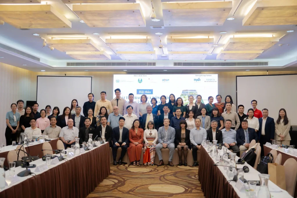 Đại diện Mai Thư Packaging và các chuyên gia quốc tế cam kết đồng hành cùng nông sản Việt.